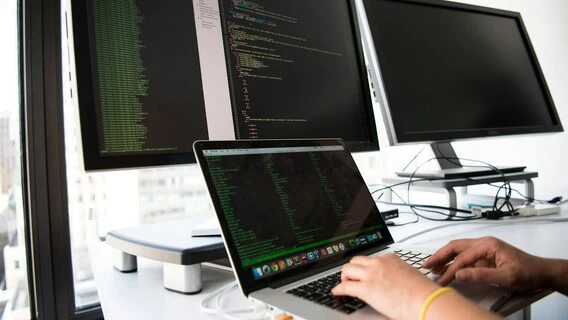 «Не лізти в IT». Айтівець із 16-річним досвідом назвав професії, які радив би обрати своїй дитині